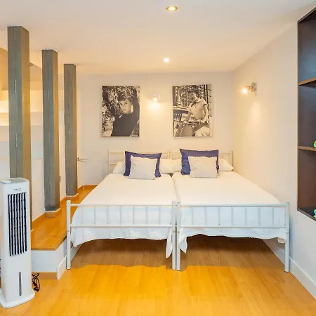 בית נופש Cubo's Gibralfaro Townhouse מאלגה