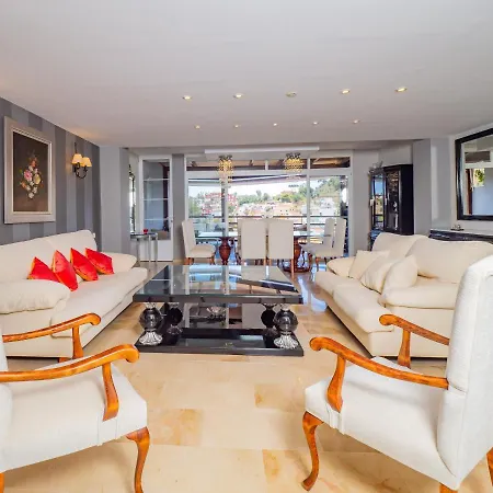 Cubo's Gibralfaro Townhouse בית נופש