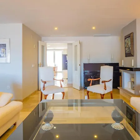 בית נופש Cubo's Gibralfaro Townhouse מאלגה