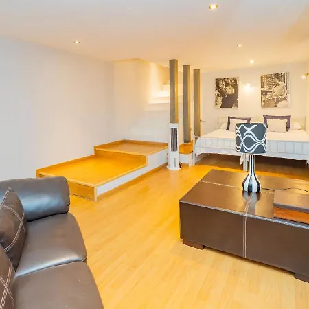Cubo's Gibralfaro Townhouse בית נופש